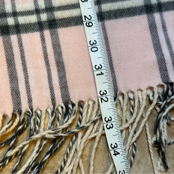V.FRAAS Pink Plaid Pattern CASHMINK Fringe Scarf NWOT - Picture 5 of 6